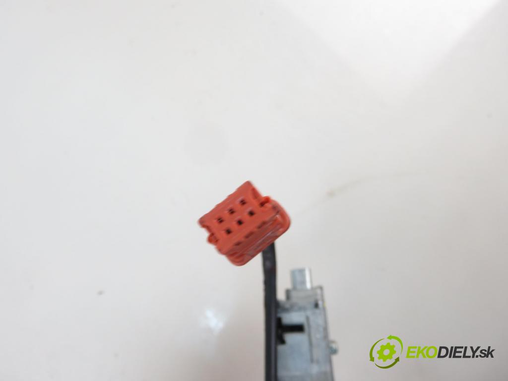 PEUGEOT PARTNER Tepee KOMBIVAN 2010 68,00 1.6 e-HDi 90 8V - 9HP (DV6DTED) 1560,00 spinačka N0502455 ; 9663123280 (Spínacia skrinka)