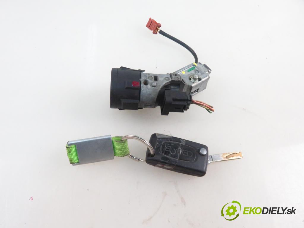 PEUGEOT PARTNER Tepee KOMBIVAN 2010 68,00 1.6 e-HDi 90 8V - 9HP (DV6DTED) 1560,00 spinačka N0502455 ; 9663123280 (Spínacia skrinka)