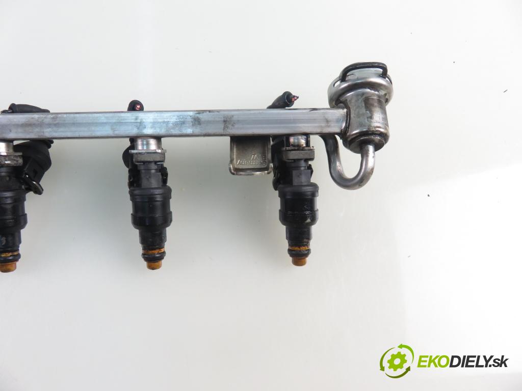 VW GOLF IV (1J1) HB 1999 110,00 1.8 T - AGU 1781,00 Lišta vstrekovacia 0280150464 ; 06A906031 (Vstrekovacia lišta)