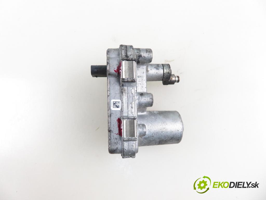 MERCEDES-BENZ KLASA C T-Model (S204) KOMBI 2011 100,00 C 200 CDI 136 (204.201) - OM 651.913 2143,00 Nastavovač turba 6519060200 ; A2C53412326 (Motorček ostatné)