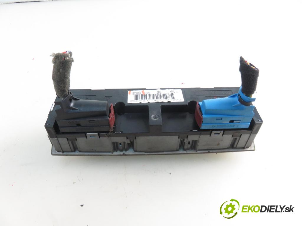 OPEL SIGNUM HB 2004 110,00 1.9 CDTI 150 1910,00 Panel kúrenia KLIMATRONIK 13138196