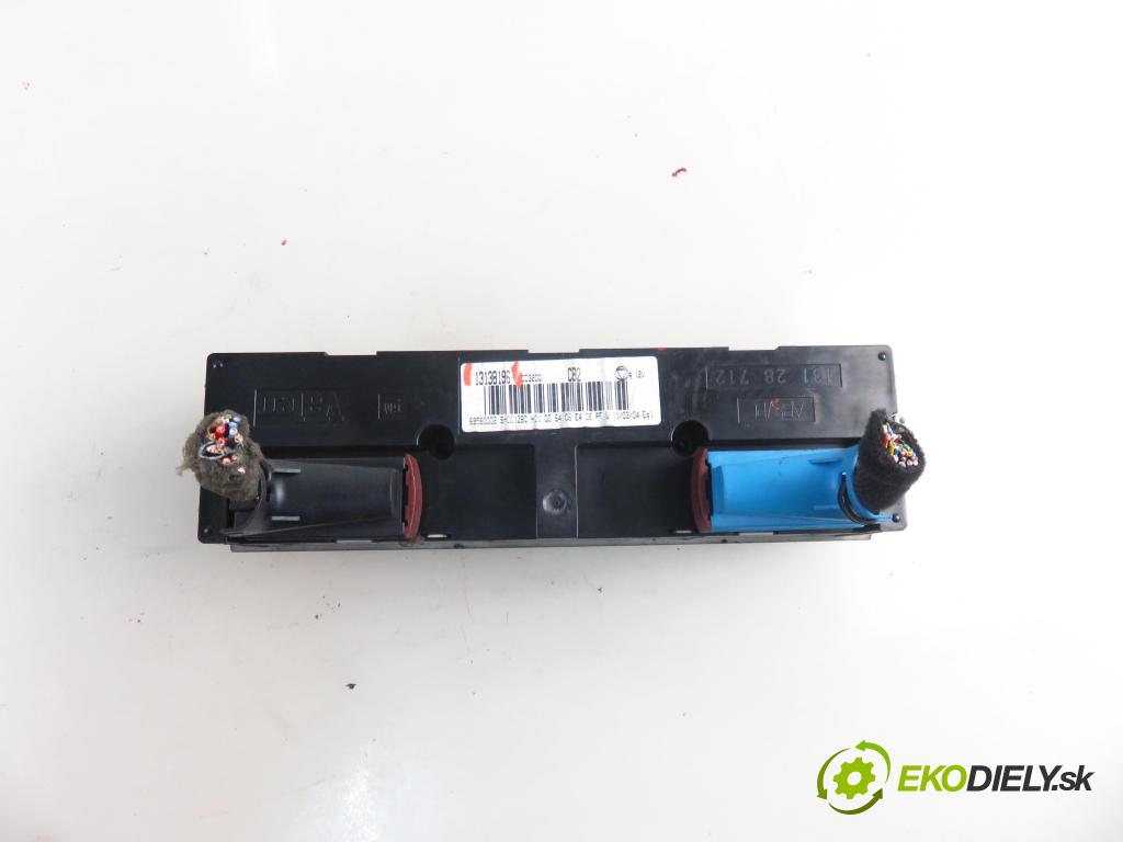 OPEL SIGNUM HB 2004 110,00 1.9 CDTI 150 1910,00 Panel kúrenia KLIMATRONIK 13138196