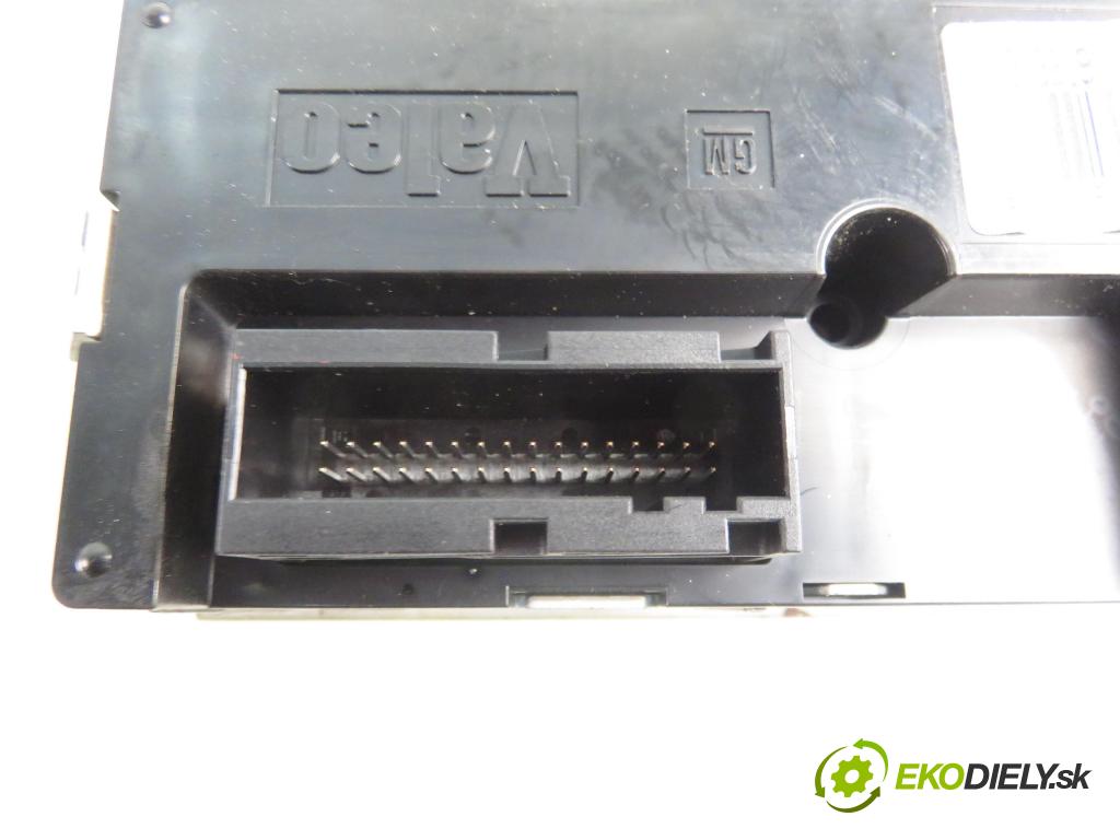 OPEL SIGNUM HB 2004 110,00 1.9 CDTI 150 1910,00 Panel kúrenia KLIMATRONIK 13138196