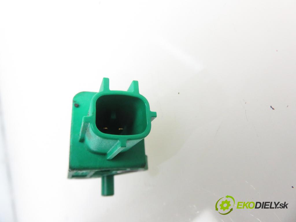 AUDI A6 (4F2, C6) SEDAN 2004 165,00 3.0 TDI quattro - BMK 2967,00 Snímač nárazu 5WK43273 ; 1K0909606 (Snímač nárazu)