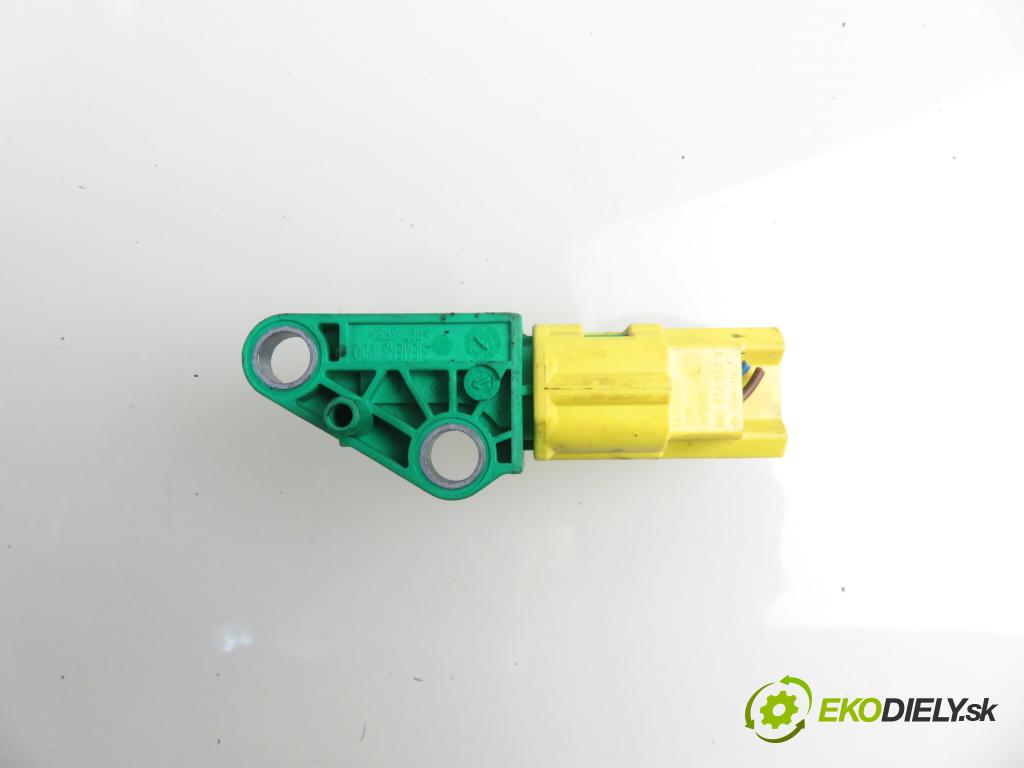 AUDI A6 (4F2, C6) SEDAN 2004 165,00 3.0 TDI quattro - BMK 2967,00 Snímač nárazu 5WK43273 ; 1K0909606 (Snímač nárazu)