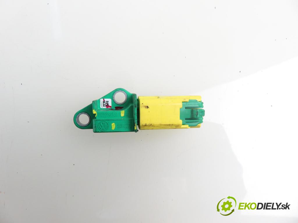 AUDI A6 (4F2, C6) SEDAN 2004 165,00 3.0 TDI quattro - BMK 2967,00 Snímač nárazu 5WK43273 ; 1K0909606 (Snímač nárazu)