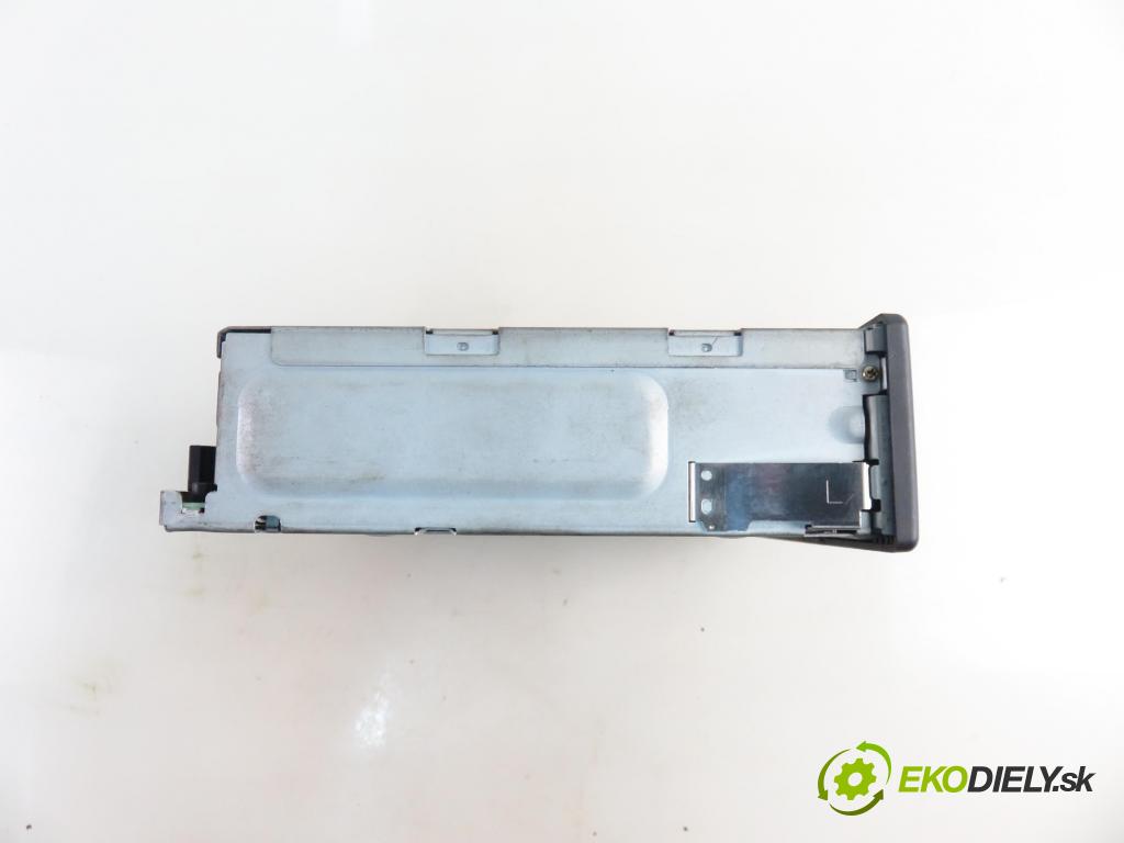 RENAULT ESPACE IV (JK0/1_) VAN 2004 85,00 1.9 dCi 116 - F9Q 820 1870,00 RADIO 8200207099A