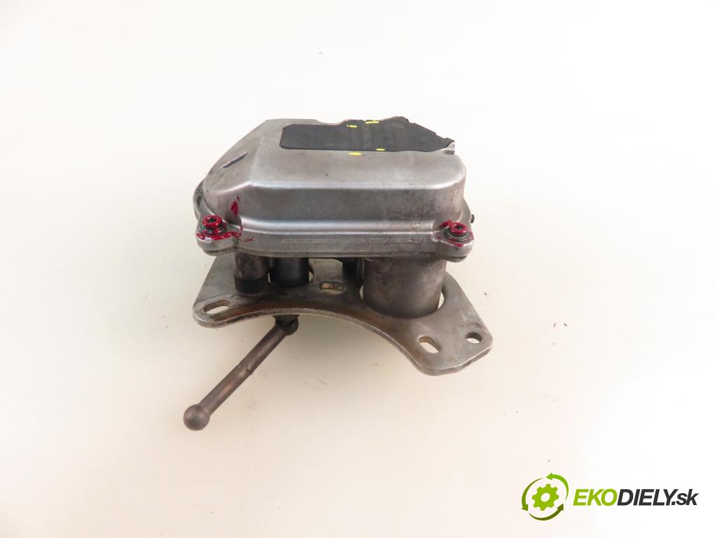 AUDI A6 (4F2, C6) SEDAN 2004 165,00 3.0 TDI quattro - BMK 2967,00 Nastavovač turba 059145725J ; A2C53308523 (Motorček ostatné)