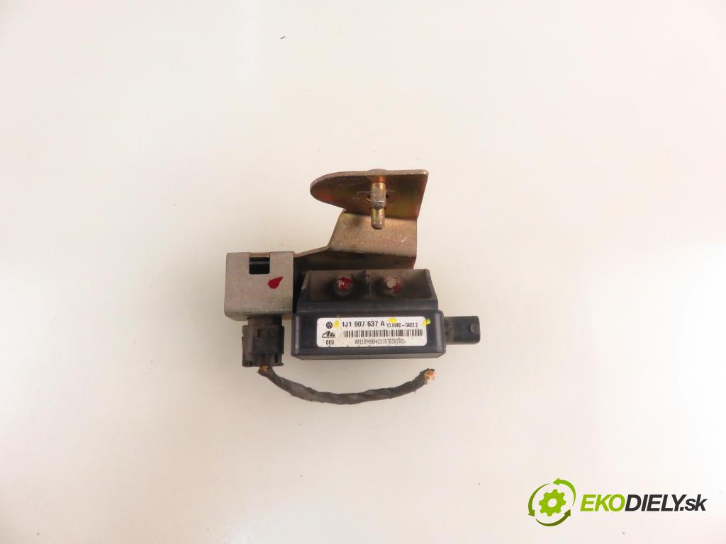 VW GOLF IV Variant (1J5) KOMBI 2000 66,00 1.9 TDI 90 - ALH 1896,00 snímač ESP 1J1907637A ; 1J0907651A ; 10098004222
