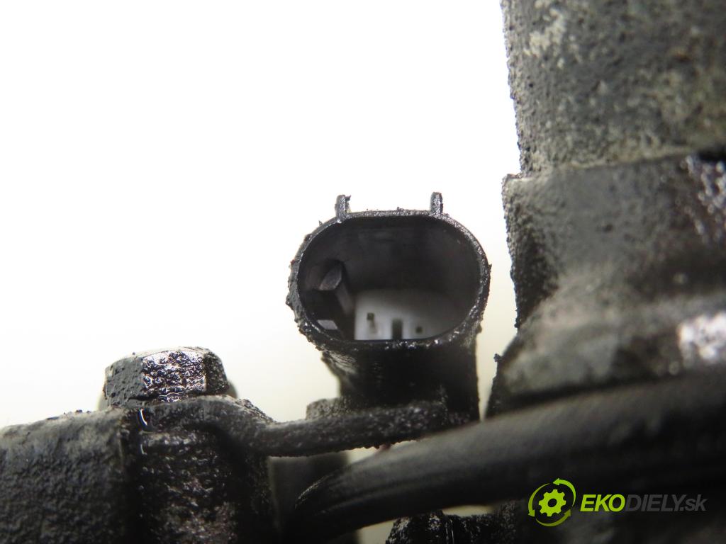 MERCEDES-BENZ KLASA C (W203) SEDAN 2001 85,00 C 200 CDI 116 - OM 611.962 2148,00 KOMPRESOR: klimatizace 4472208222 (Kompresory)