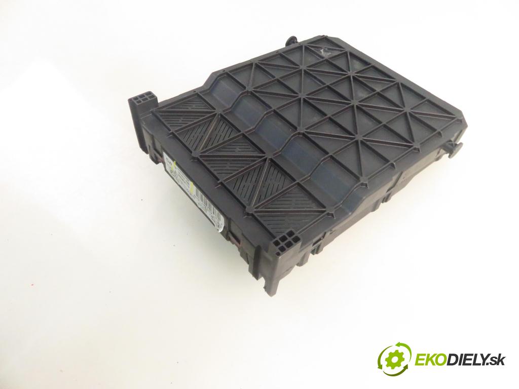 PEUGEOT 206 liftback (2A/C) HB 2003 440,00 1.1 i - HFX (TU1JP) 1124,00 MODUL BSI 9650584680 ; S118085220B
