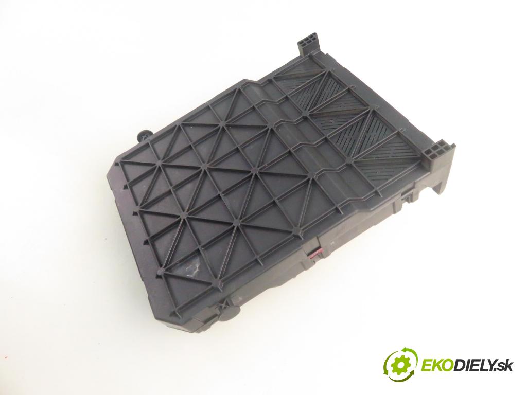 PEUGEOT 206 liftback (2A/C) HB 2003 440,00 1.1 i - HFX (TU1JP) 1124,00 MODUL BSI 9650584680 ; S118085220B