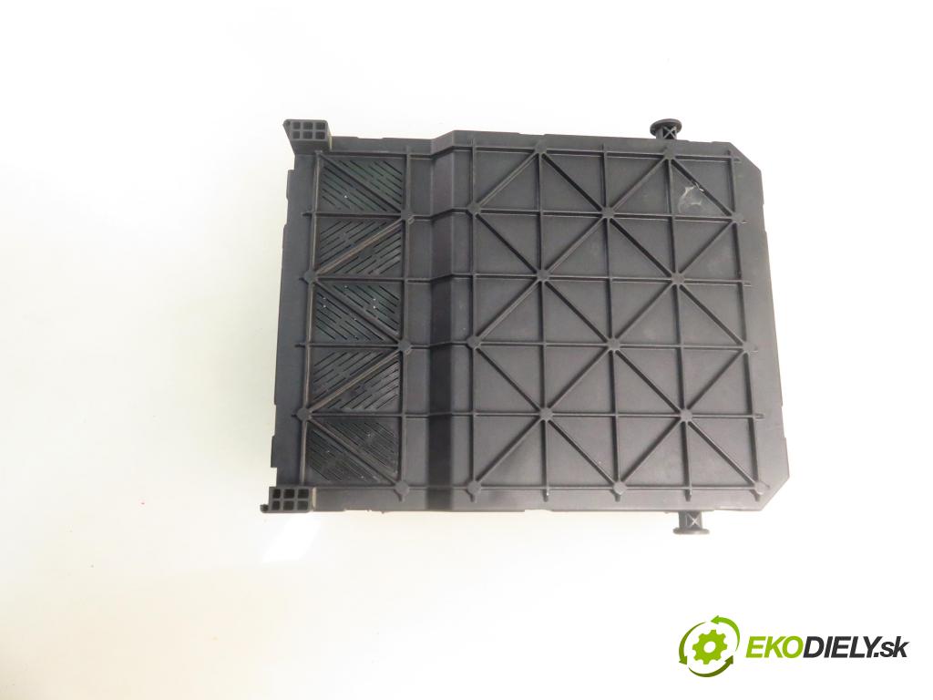 PEUGEOT 206 liftback (2A/C) HB 2003 440,00 1.1 i - HFX (TU1JP) 1124,00 MODUL BSI 9650584680 ; S118085220B