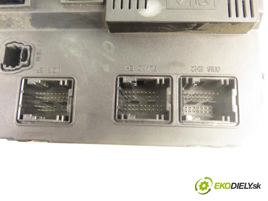 PEUGEOT 206 liftback (2A/C) HB 2003 440,00 1.1 i - HFX (TU1JP) 1124,00 MODUL BSI 9650584680 ; S118085220B