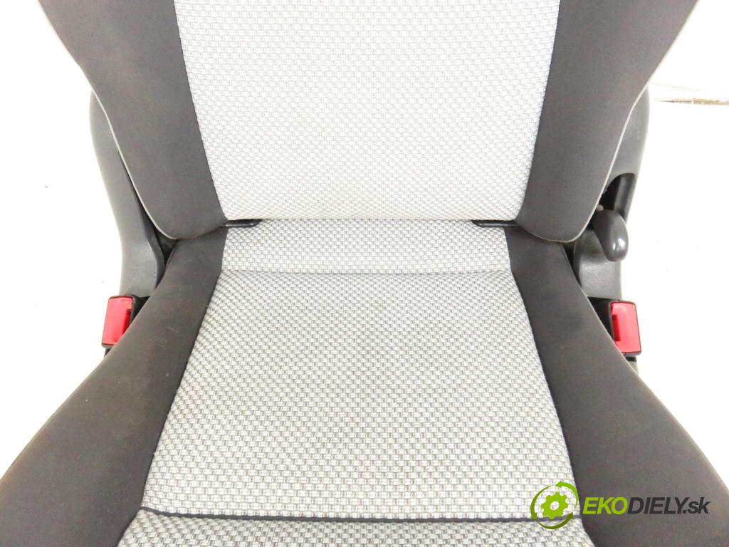VW SHARAN (7M8, 7M9, 7M6) MINIVAN 2007 103,00 2.0 TDI - BRT 1968,00 Sedadlo 2 rad STREDNÝ: