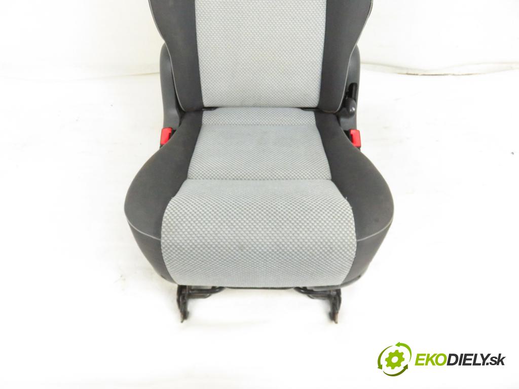 VW SHARAN (7M8, 7M9, 7M6) MINIVAN 2007 103,00 2.0 TDI - BRT 1968,00 Sedadlo 2 rad STREDNÝ: