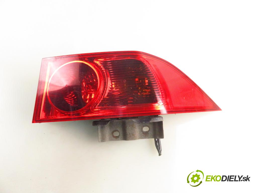 HONDA ACCORD VII (CL, CN) SEDAN 2003 114,00 2.0 (CL7) - K20A6 1998,00 Svetlo pravé zadné