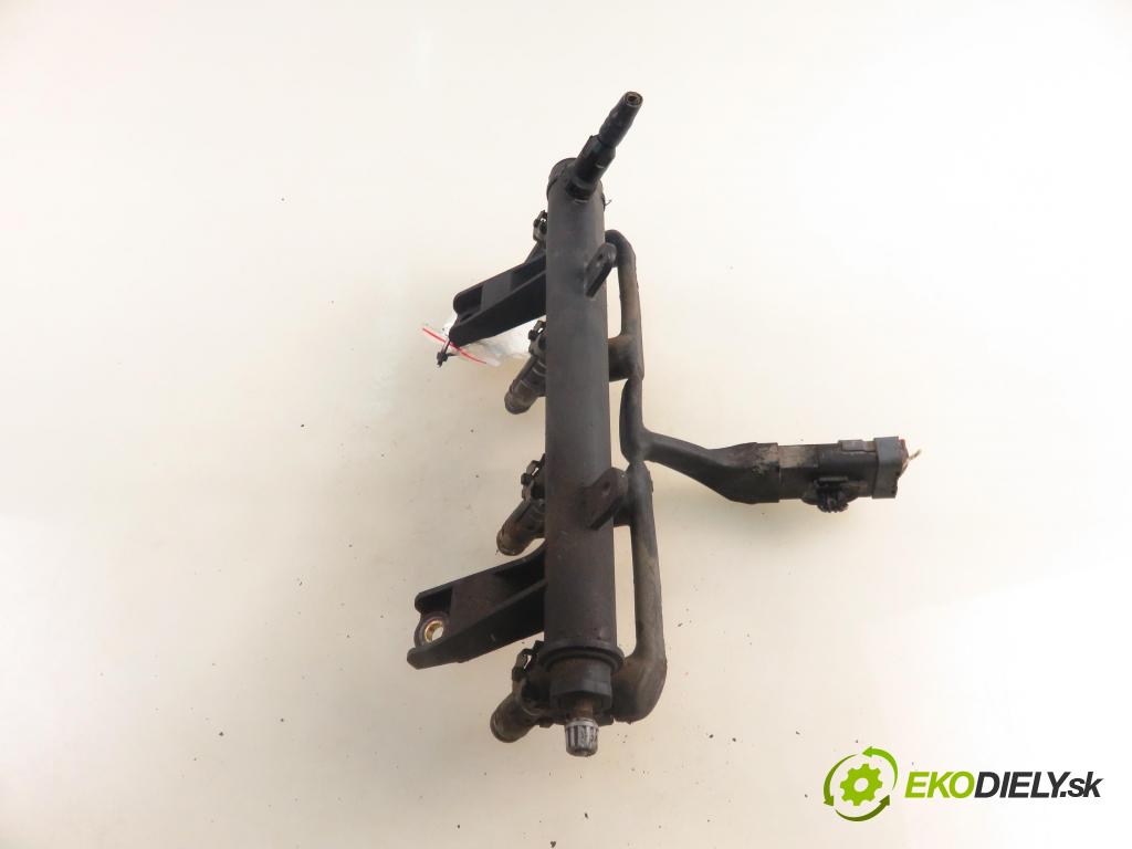 PEUGEOT 206 liftback (2A/C) HB 2003 440,00 1.1 i - HFX (TU1JP) 1124,00 Lišta vstrekovacia 9628982980D (Vstrekovacia lišta)