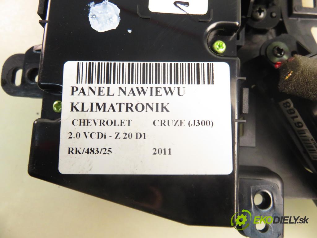 CHEVROLET CRUZE (J300) SEDAN 2011 0,00 2.0 VCDi - Z 20 D1 1998,00 Panel kúrenia KLIMATRONIK 3870578