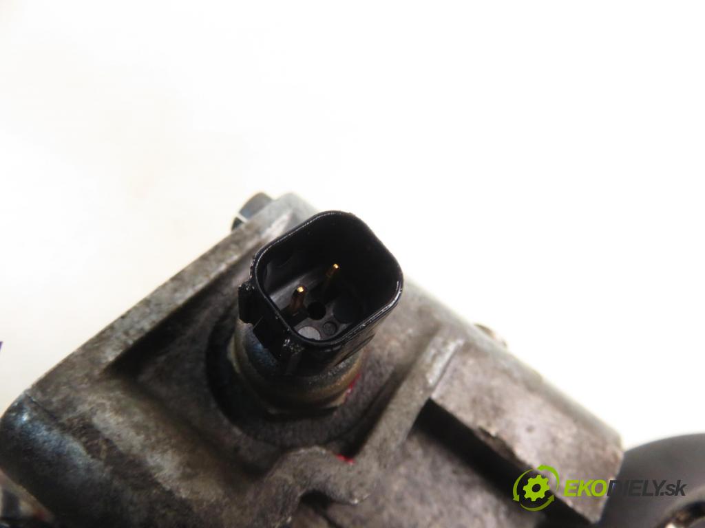 FORD FOCUS Turnier (DNW) KOMBI 2004 74,00 1.6 16V - FYDC 1596,00 Pumpa servočerpadlo 2S413A696AA ; 7613955117 (Servočerpadlo, pumpa riadenia)