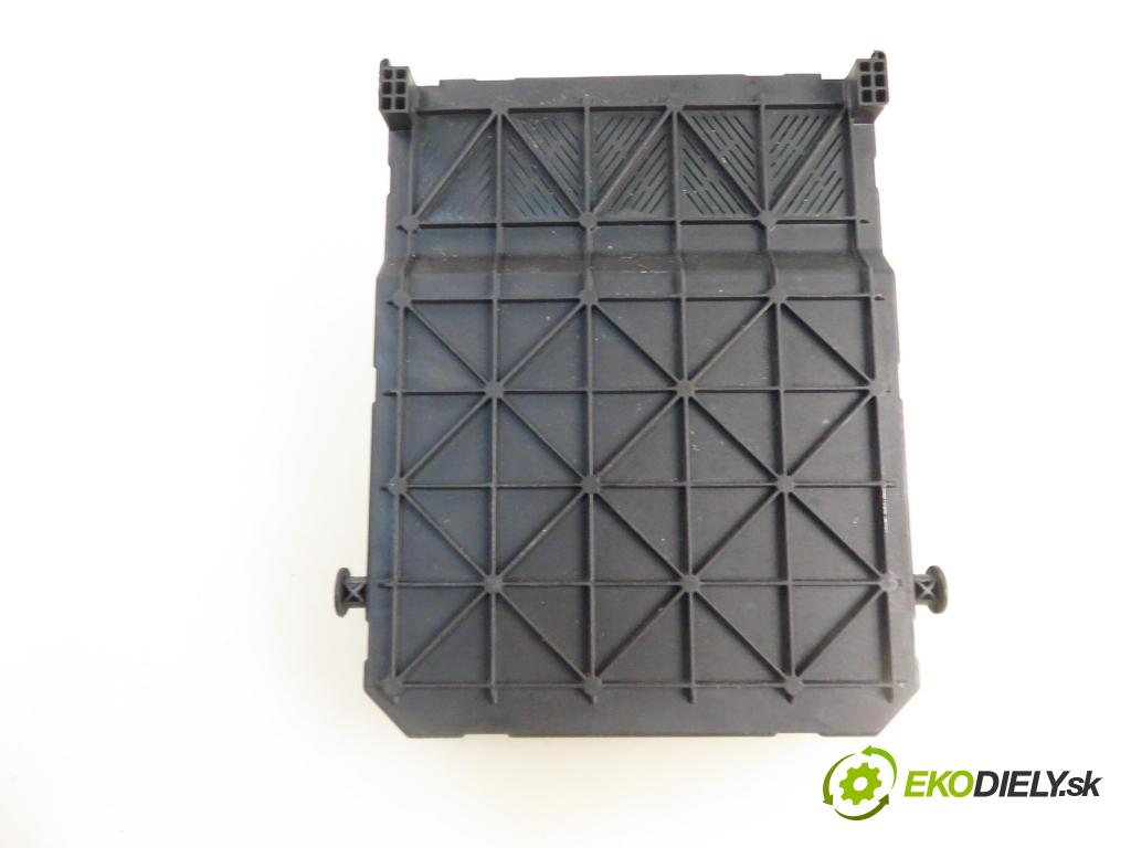 CITROEN C3 I (FC_) HB 2003 50,00 1.4 HDi 8V - 8HX 1398,00 MODUL BSI 9649811580 ; S118085100H