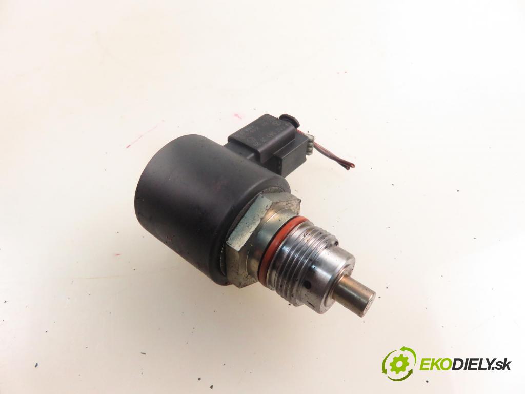 MERCEDES-BENZ KLASA C T-Model (S204) KOMBI 2009 100,00 C 200 CDI (204.207) - OM 646.811 2148,00 Snímač tlaku paliva 9307Z515A01