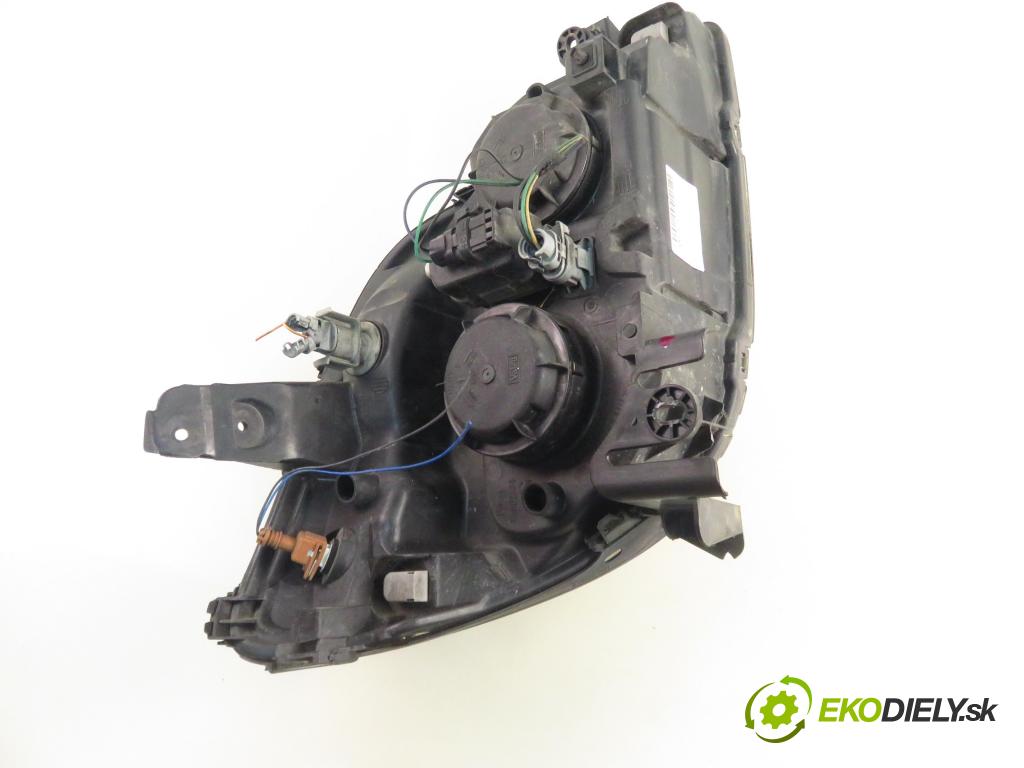 RENAULT SCENIC I (JA0/1_) MINIVAN 2001 79,00 1.6 16V 107 - K4M 700 1598,00 světlo LP 7700432098 ; 7701047604