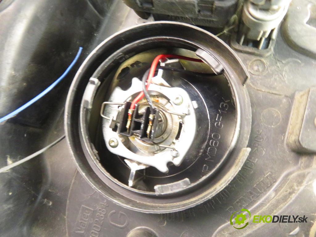 RENAULT SCENIC I (JA0/1_) MINIVAN 2001 79,00 1.6 16V 107 - K4M 700 1598,00 světlo LP 7700432098 ; 7701047604