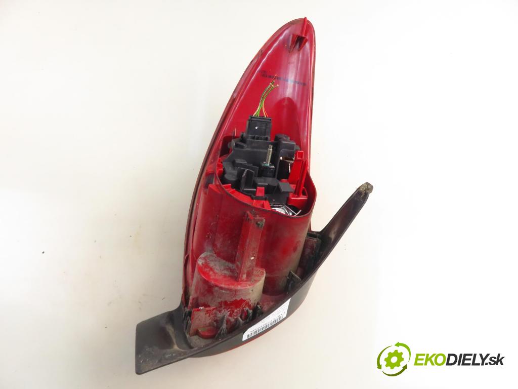 PEUGEOT 206 liftback (2A/C) HB 2007 50,00 1.4 HDi 8V 70 - 8HZ 1398,00 Svetlo pravé zadné
