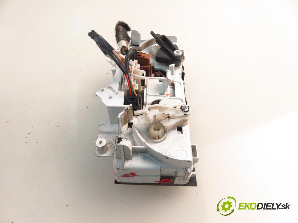 PEUGEOT EXPERT Skrzynia (VF3A_, VF3U_, VF3X_) FURGON 2010 66,00 1.6 HDi 90 16V - 9HU (DV6UTED4) 1560,00 Panel kúrenia KLIMATIZACE: 1400153380