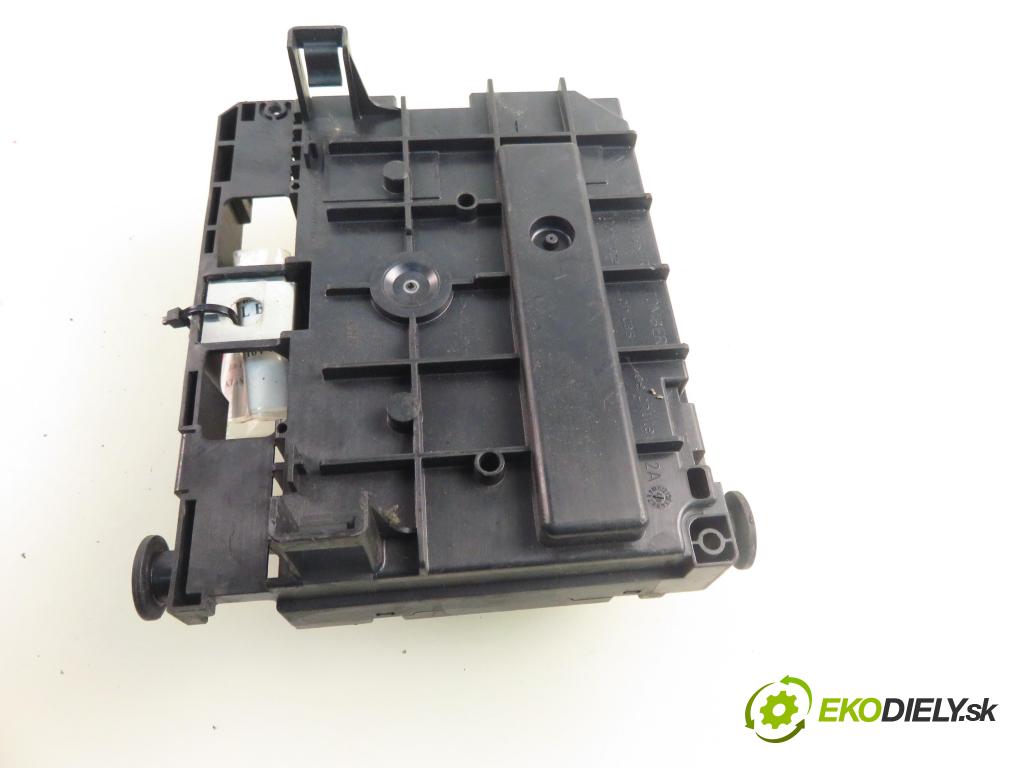 PEUGEOT EXPERT Skrzynia (VF3A_, VF3U_, VF3X_) FURGON 2010 66,00 1.6 HDi 90 16V - 9HU (DV6UTED4) 1560,00 MODUL BSI 9664706280