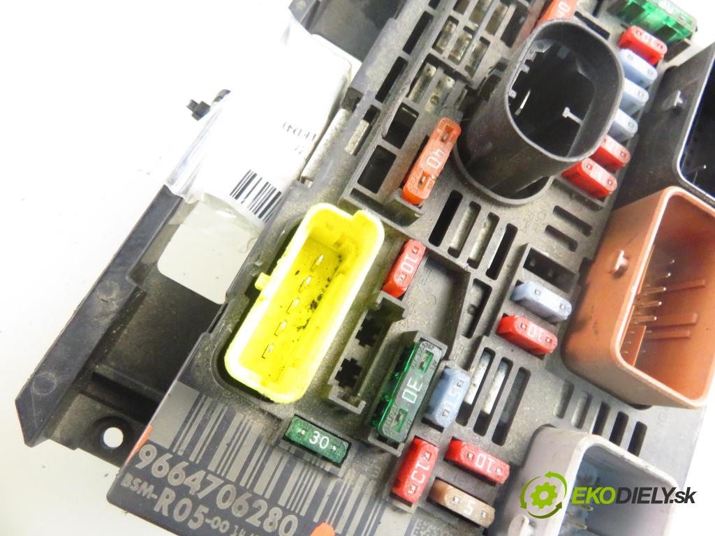 PEUGEOT EXPERT Skrzynia (VF3A_, VF3U_, VF3X_) FURGON 2010 66,00 1.6 HDi 90 16V - 9HU (DV6UTED4) 1560,00 MODUL BSI 9664706280