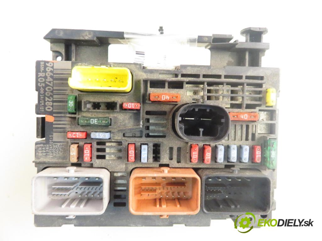 PEUGEOT EXPERT Skrzynia (VF3A_, VF3U_, VF3X_) FURGON 2010 66,00 1.6 HDi 90 16V - 9HU (DV6UTED4) 1560,00 MODUL BSI 9664706280