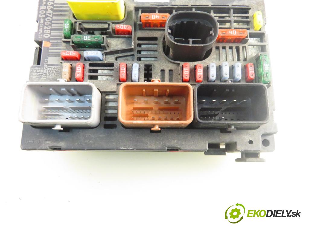 PEUGEOT EXPERT Skrzynia (VF3A_, VF3U_, VF3X_) FURGON 2010 66,00 1.6 HDi 90 16V - 9HU (DV6UTED4) 1560,00 MODUL BSI 9664706280