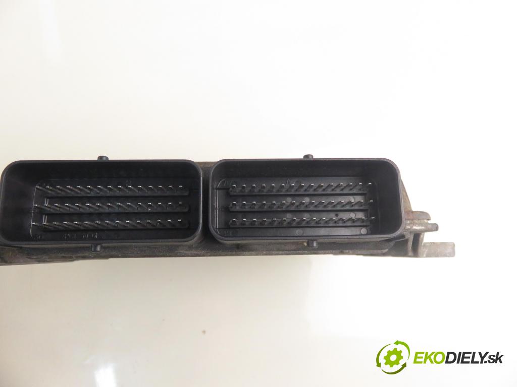 RENAULT SCENIC I (JA0/1_) MINIVAN 2001 79,00 1.6 16V 107 - K4M 700 1598,00 Riadiaca jednotka Motor 8200028833 ; 8200044437 ; S110137001