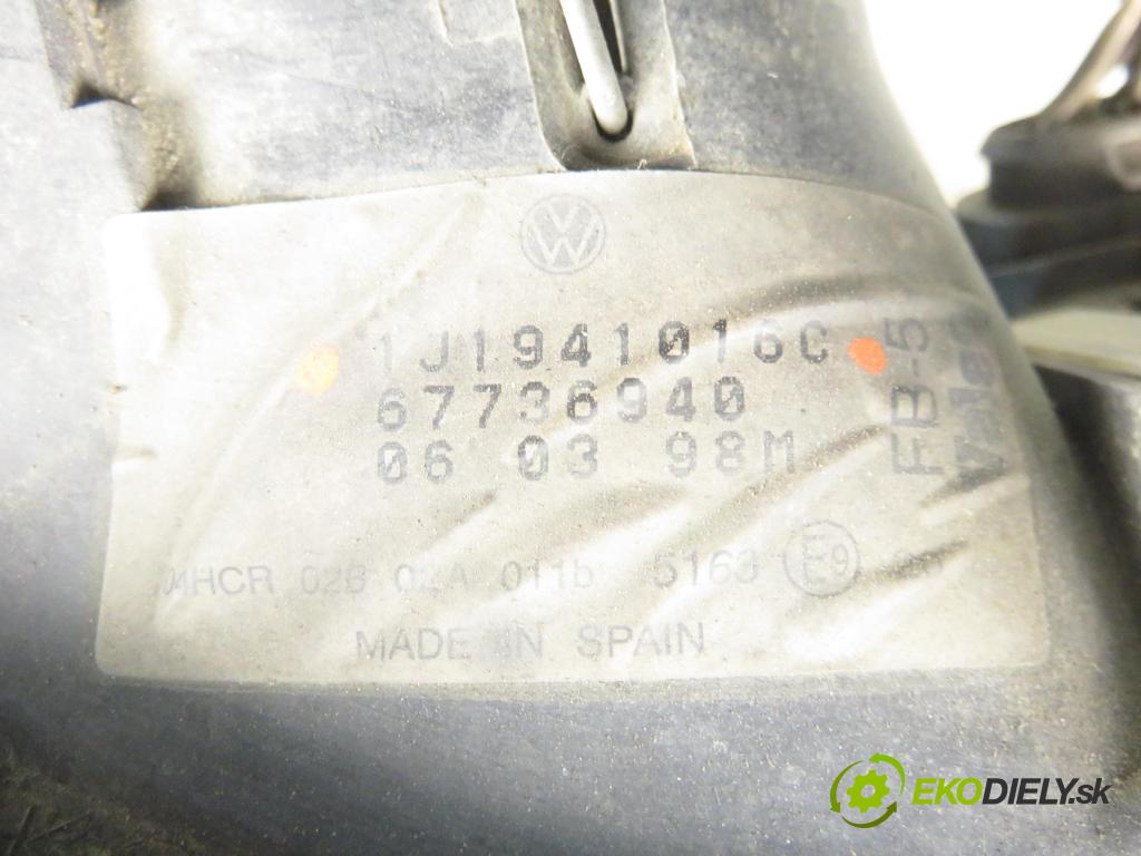 VW GOLF IV (1J1) HB 1998 55,00 1.4 16V 75 - AKQ 1390,00 světlo PP 1J1941016C