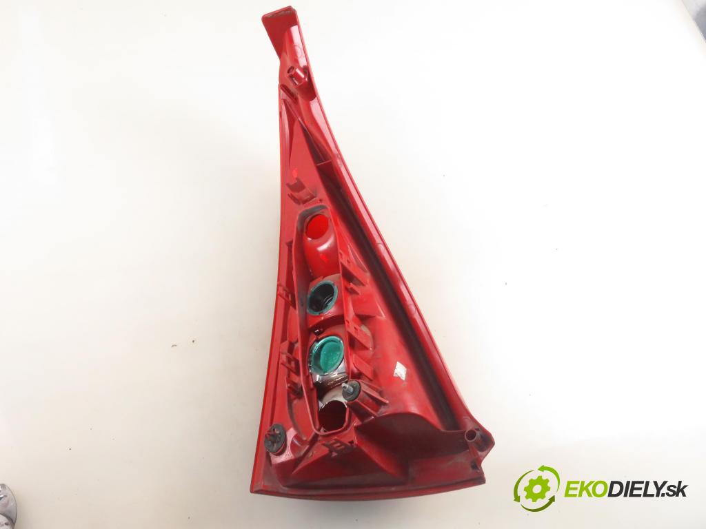 CITROEN C3 I (FC_) HB 2003 50,00 1.4 HDi 8V - 8HX 1398,00 světlo pravé zadní