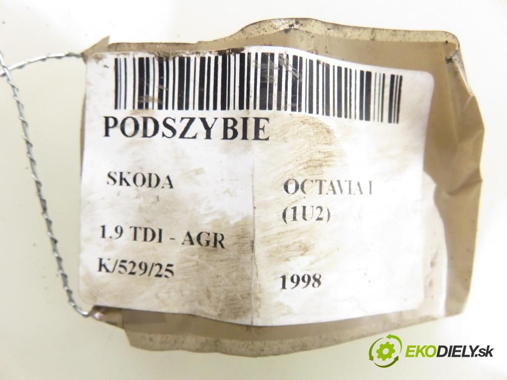 SKODA OCTAVIA I (1U2) LIFTBACK 1998 66,00 1.9 TDI 90- AGR 1896,00 Torpédo, plast pod čelné okno 1U1819979A ; 1U0819404A (Torpédo (plast pod čelným sklom))