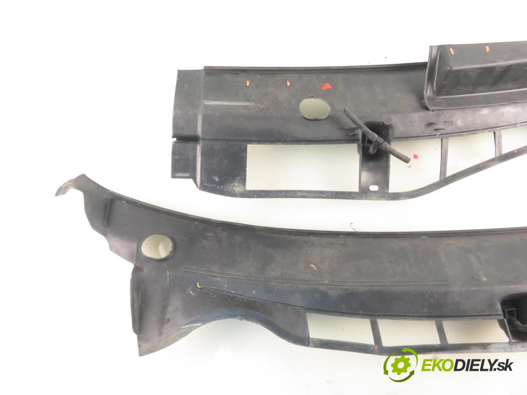SKODA OCTAVIA I (1U2) LIFTBACK 1998 66,00 1.9 TDI 90- AGR 1896,00 Torpédo, plast pod čelné okno 1U1819979A ; 1U0819404A (Torpédo (plast pod čelným sklom))