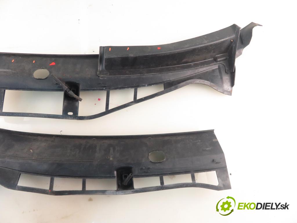SKODA OCTAVIA I (1U2) LIFTBACK 1998 66,00 1.9 TDI 90- AGR 1896,00 Torpédo, plast pod čelné okno 1U1819979A ; 1U0819404A (Torpédo (plast pod čelným sklom))