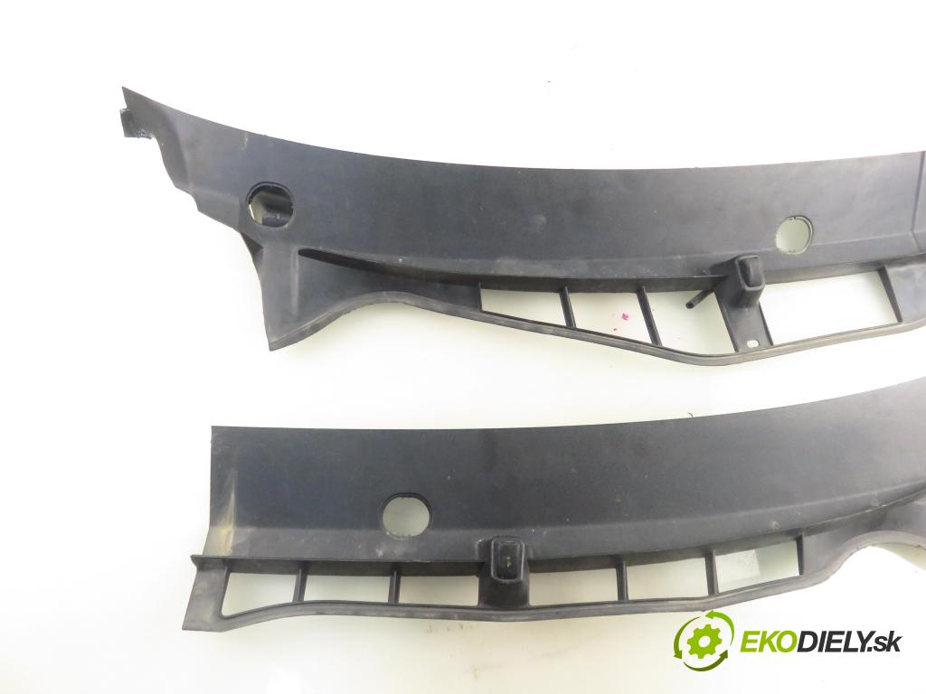 SKODA OCTAVIA I (1U2) LIFTBACK 1998 66,00 1.9 TDI 90- AGR 1896,00 Torpédo, plast pod čelné okno 1U1819979A ; 1U0819404A (Torpédo (plast pod čelným sklom))