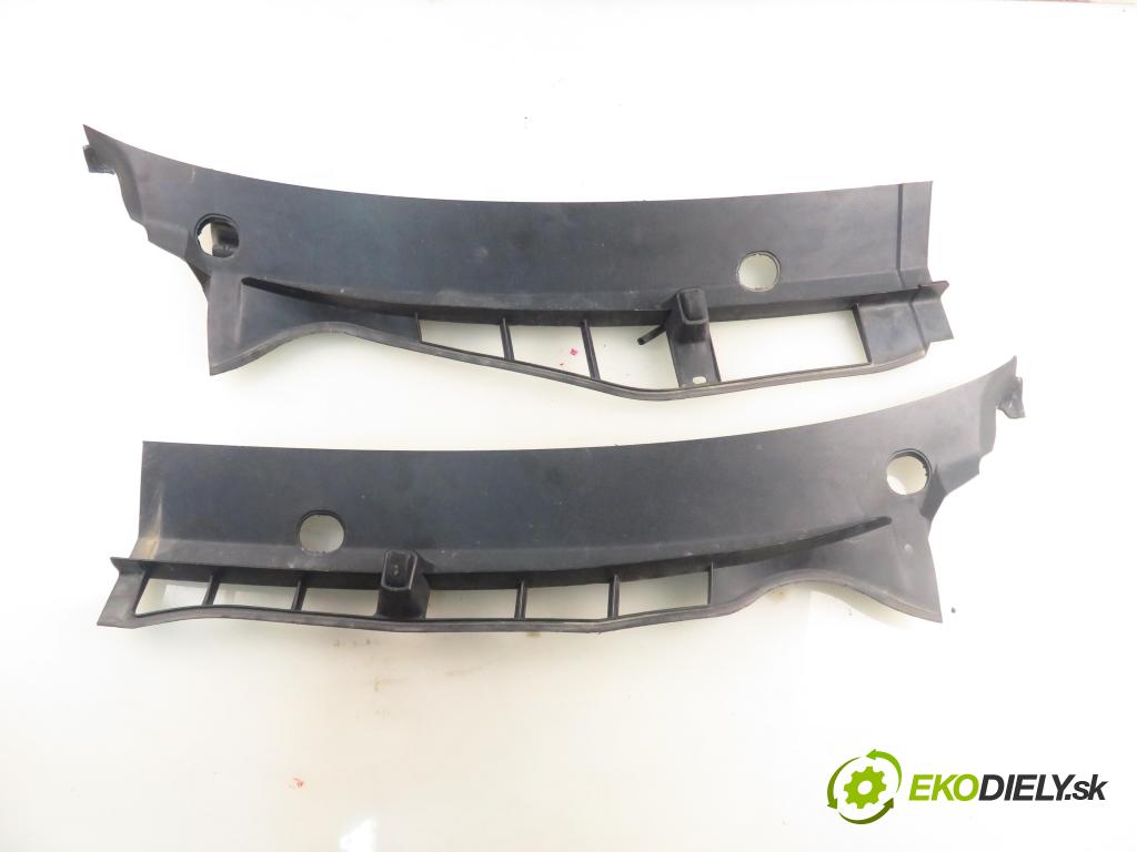 SKODA OCTAVIA I (1U2) LIFTBACK 1998 66,00 1.9 TDI 90- AGR 1896,00 Torpédo, plast pod čelné okno 1U1819979A ; 1U0819404A (Torpédo (plast pod čelným sklom))