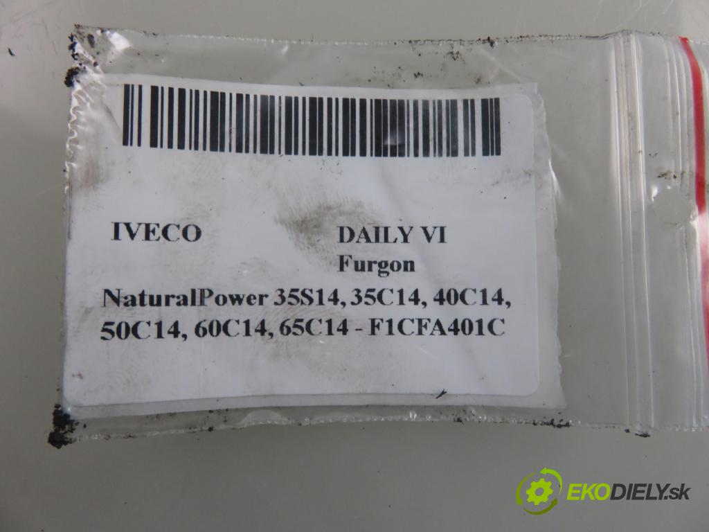 IVECO DAILY VI Furgon FURGON 2020 100,00 3.0 NaturalPower 136 - F1CFA401C 2998,00 Držiak na nápoje 5801621557 ; 5801621558 (Držiak (úchyt) na nápoje)