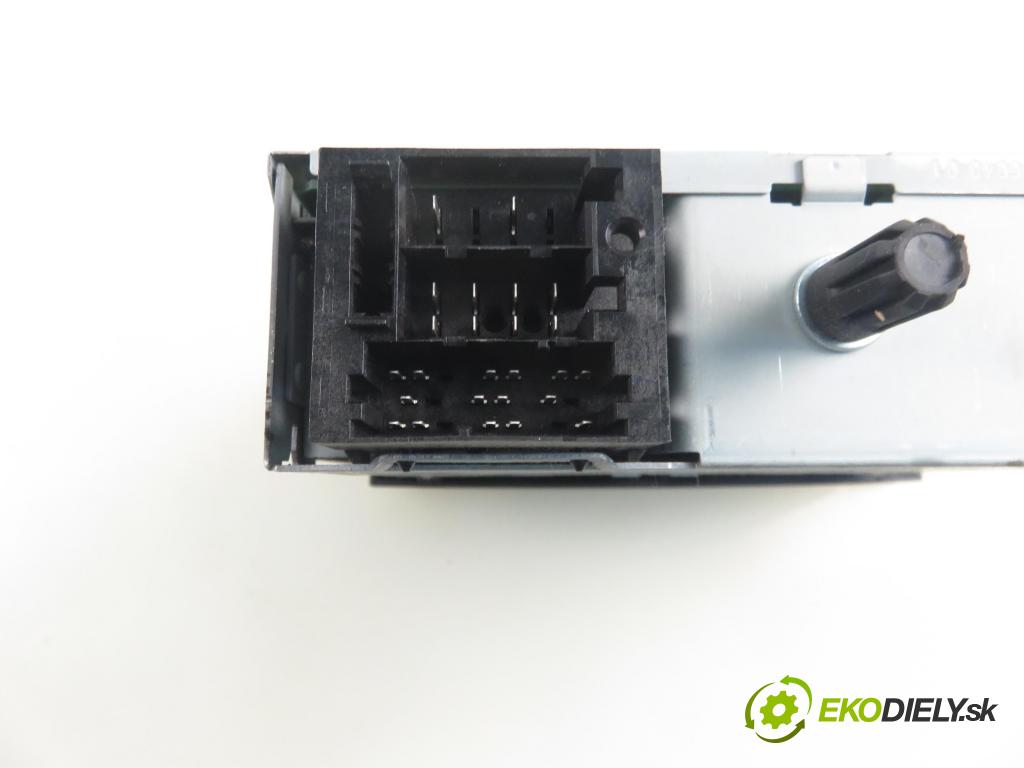 RENAULT CLIO III (BR0/1, CR0/1) HB 2009 55,00 1.2 16V Hi-Flex (BR1U, CR1U) - D4F 742 1149,00 RADIO CD 281150038R