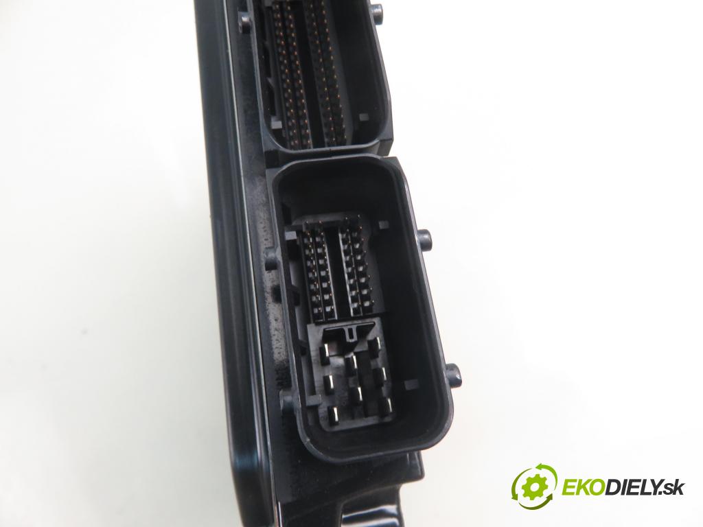 MAZDA 5 (CR19) MINIVAN 2006 105,00 2.0 MZR-CD 143 - RF7J 1998,00 Riadiaca jednotka Motor RF7P18881N ; 2758006680