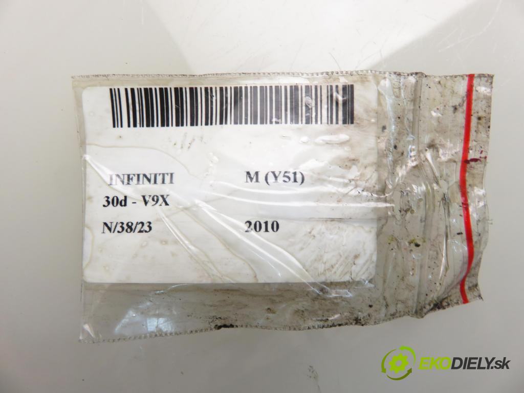 INFINITI M (Y51) SEDAN 2010 175,00 3.0d V6 238 - V9X 2993,00 vstrekovač 889945H82868770 ; 0445116033 (Vstrekovač paliva)