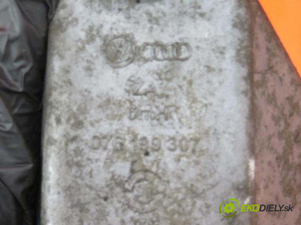 VW CRAFTER I 2.5 TDI BJK, CEBB manual 6 - stupňová 80 kW 109 km  Uchytenie Motor 076199307 (Držiaky motora)