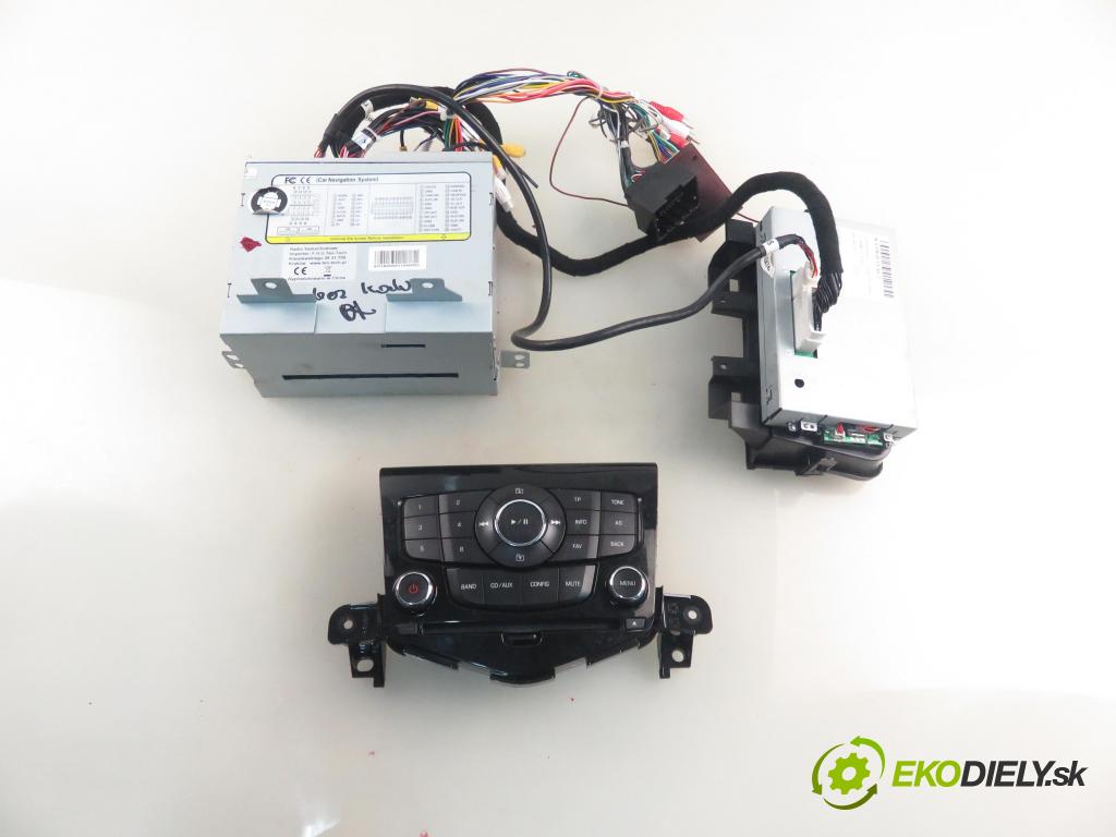 CHEVROLET CRUZE (J300) SEDAN 2011 0,00 2.0 VCDi - Z 20 D1 1998,00 RADIO CD