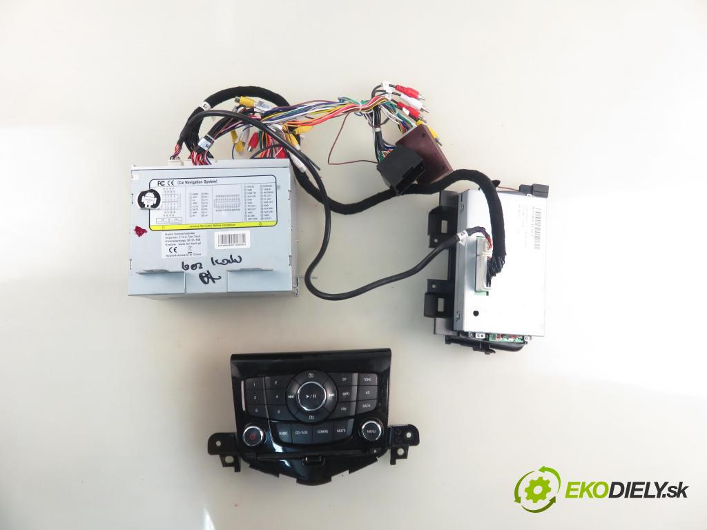 CHEVROLET CRUZE (J300) SEDAN 2011 0,00 2.0 VCDi - Z 20 D1 1998,00 RADIO CD