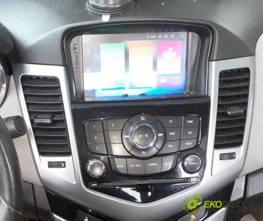 CHEVROLET CRUZE (J300) SEDAN 2011 0,00 2.0 VCDi - Z 20 D1 1998,00 RADIO CD